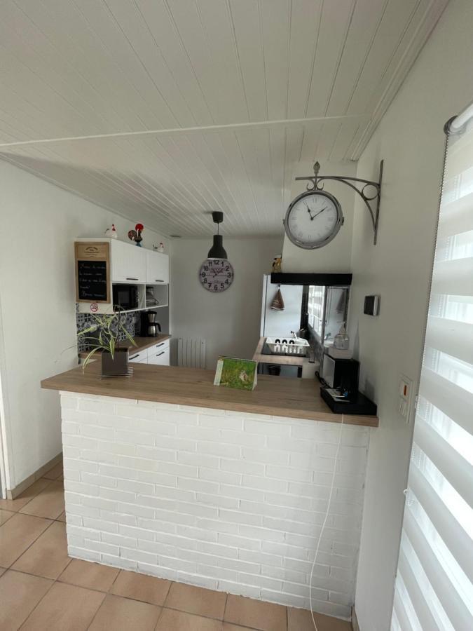 Petite Maison Au Calme, Dans Une Impasse L'Epine  Luaran gambar