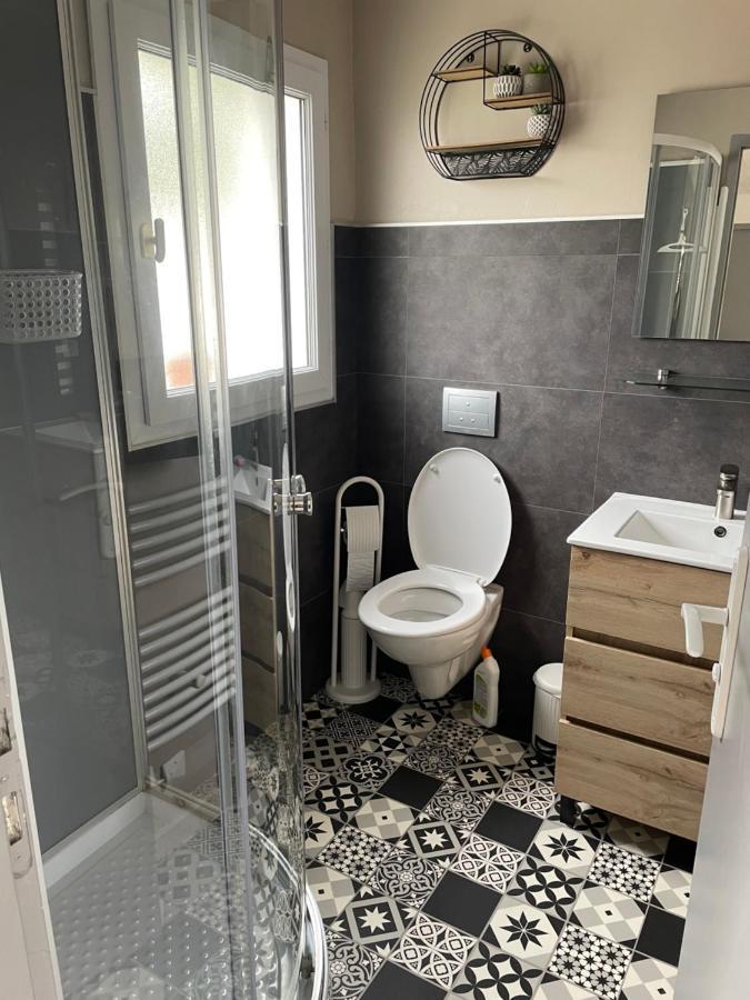 Petite Maison Au Calme, Dans Une Impasse L'Epine  Luaran gambar