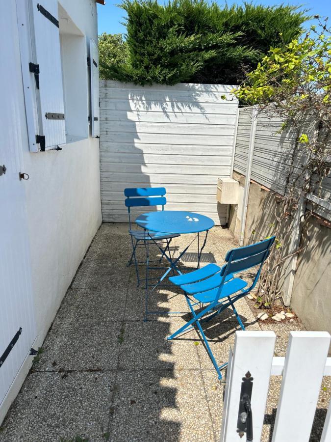 Petite Maison Au Calme, Dans Une Impasse L'Epine  Luaran gambar